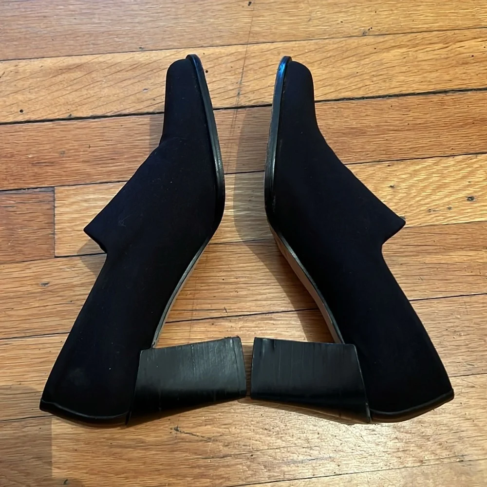 Donald J. Pliner The Chelsie Pump Heels in Black, size 7.5